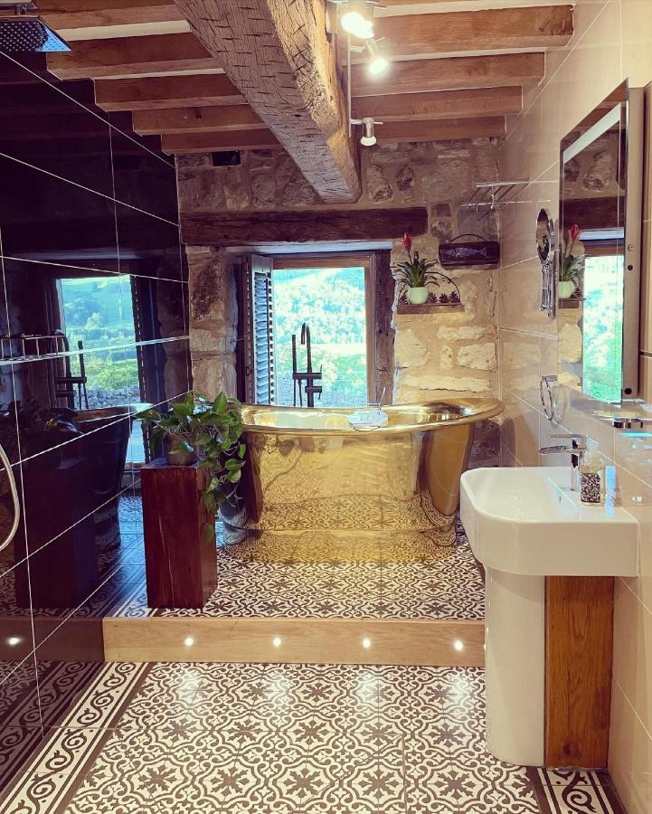 The Cowshed Bed & Breakfast Llangollen Dış mekan fotoğraf