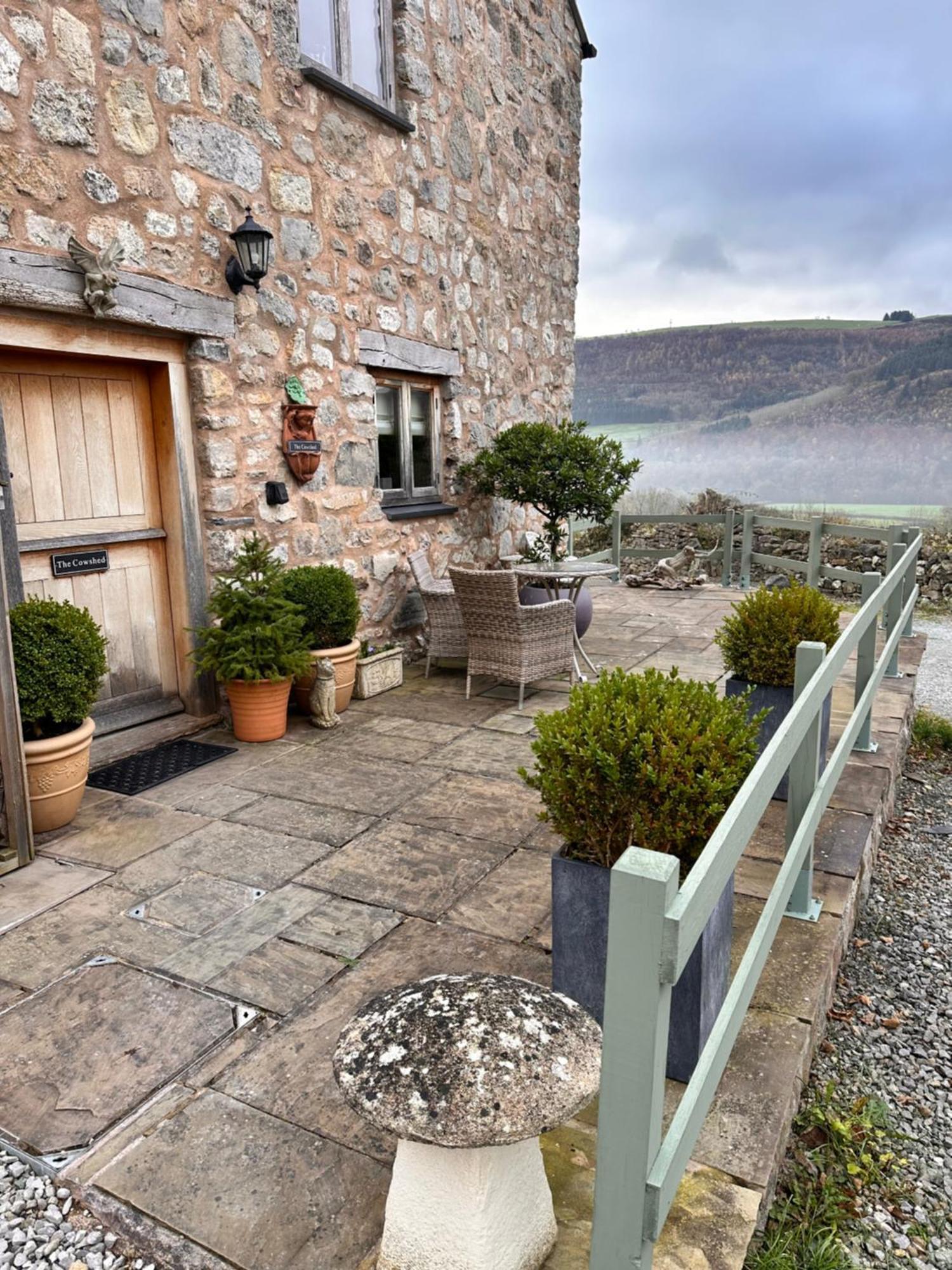 The Cowshed Bed & Breakfast Llangollen Dış mekan fotoğraf